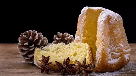 Itališkas Kalėdų pyragas Pandoro Kalėdų eglutės formos
