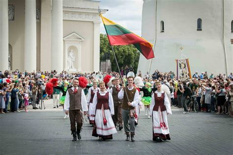 Istorinė daktariškos dešros pakuotė iš sovietmečio