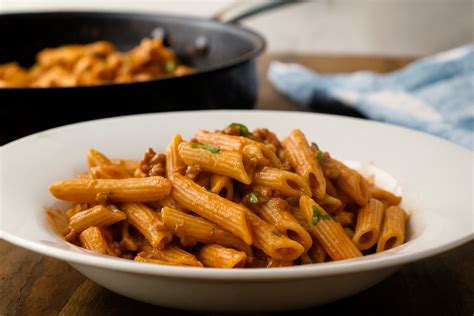 Vienos keptuvės makaronai su malta mėsa
