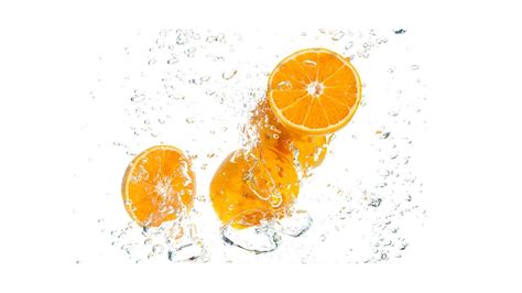 Gražiai sudėti apelsinai ir moliūgas