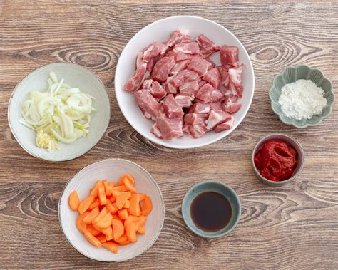 Ingredientai kiaulienos liežuvio vyniotiniui