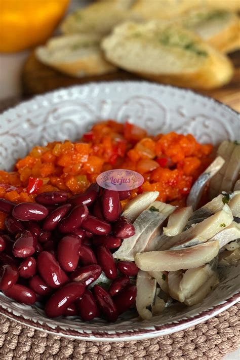 Ingredientų kompozicija keptiems kiaušiniams su sparaginėmis pupelėmis