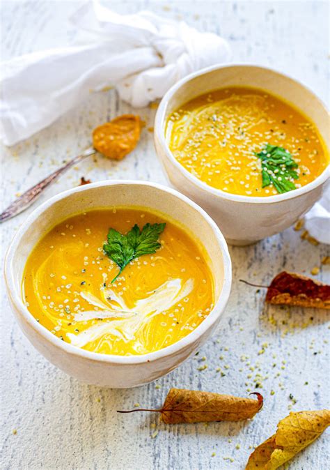 Moliūgų sriuba su riešutų sviestu