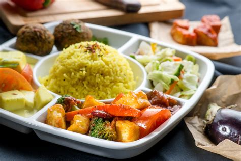 Įvairių tofu patiekalų asorti