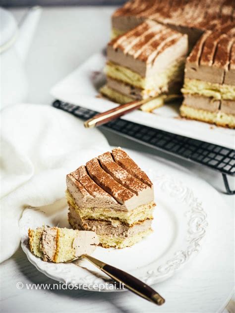 Tortas Bitutė su kakavos biskvitu