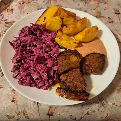 Keptos jautienos su garstyčiomis pateikimas