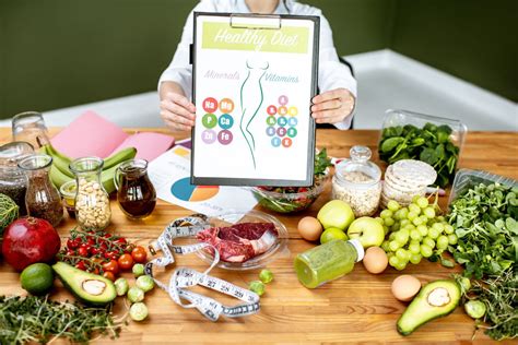 Infografika apie vitaminus ir mineralus vaisiuose bei daržovėse