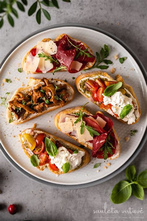 Brusketos su paprika ir sūriu