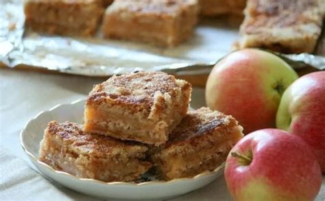 Obuolių pyragas su avižų dribsniais