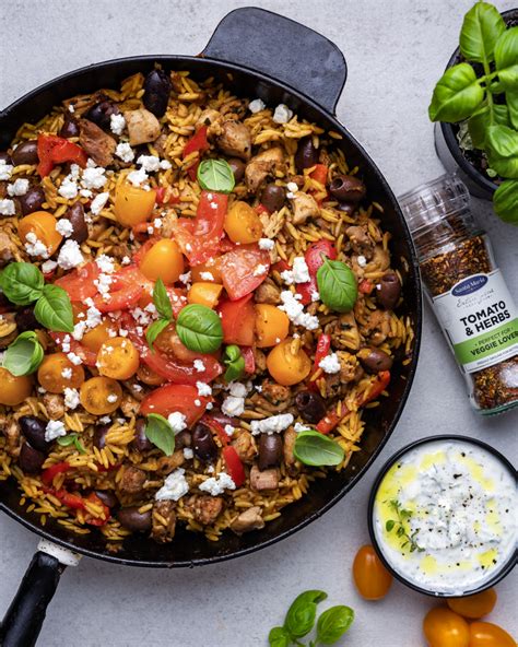 Keptuvė su al dente makaronais, ruošiamais padažui