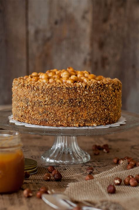 Snickers tortas su riešutais ir karamele