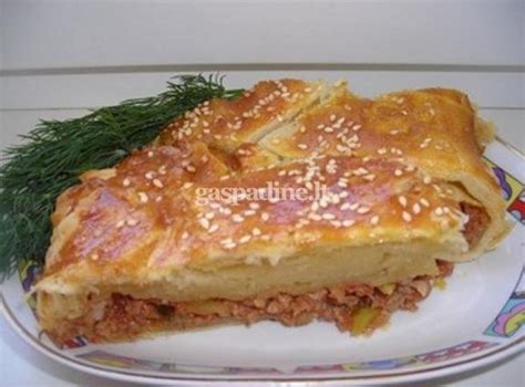 Jautienos faršo pyragas su sezamo sėklomis