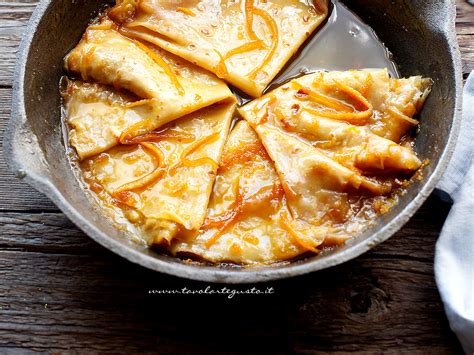 Istorinė nuotrauka su desertu Crepe Suzette