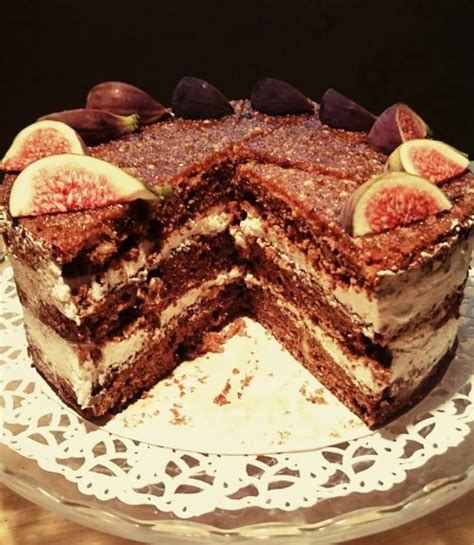 Figų tortas su kava ir riešutais