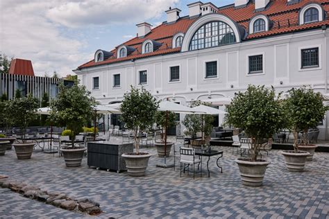 Pacai restorano eksterjeras Vilniaus senamiestyje