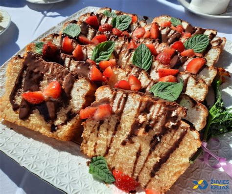 Mažosios Lietuvos kulinarinės tradicijos ir gliumzinis pyragas