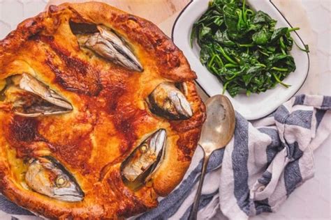 Sardinių pyragas (Stargazy Pie)