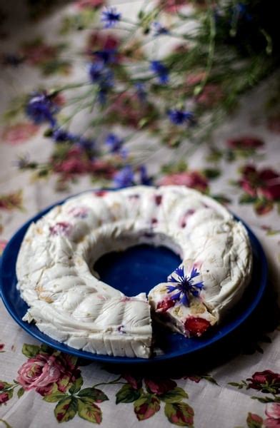 Šimtadienio tortas su 100 žvakučių