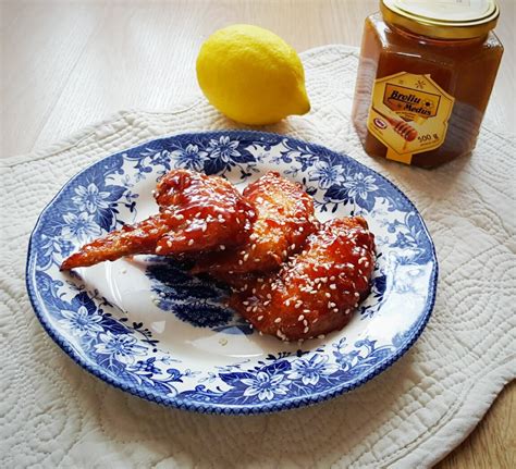 vištienos sparneliai su sezamo sėklomis