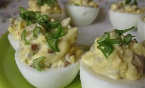 Ingredientai užtepėlei: kiaušiniai, sūris, žalumynai, majonezas