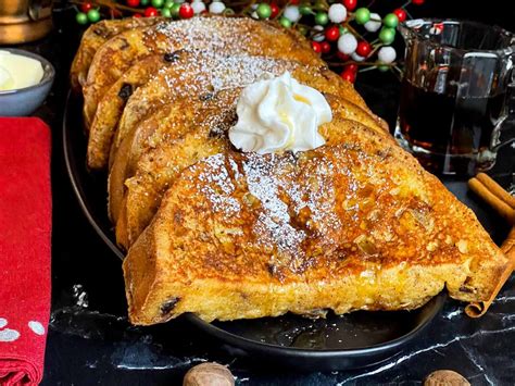 Panettone prancūziško skrebučio (French Toast) patiekalas
