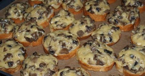 Apskrudę sumuštinukai su pievagrybiais
