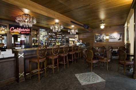„California Tapas&Wine“ atstovai atsiimantys „Best Pub 2018“ apdovanojimą