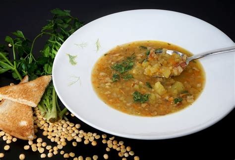 Lėkštė kvapnios žirnių sriubos