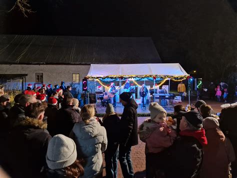 Švediška kräftskiva šventė po atviru dangumi