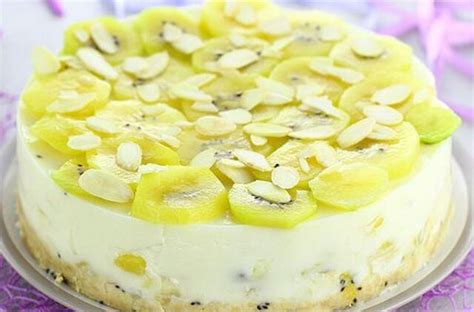 Gaivus jogurtinis tortas su kiviais ir bananais