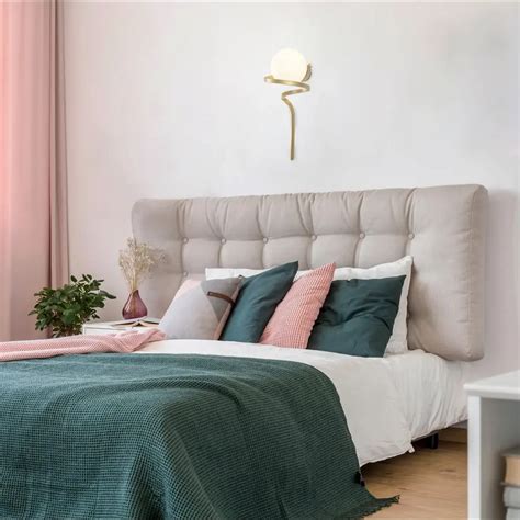 Sieniniai šviestuvai miegamajame