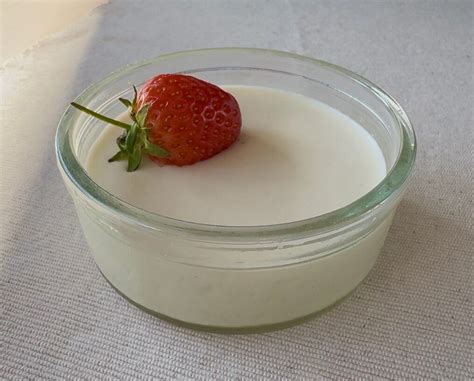 Panakota su kokosų pienu ir mango gabaliukais