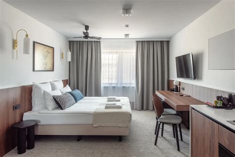 Erdvus standartinis dvivietis kambarys su balkonu ir vaizdu