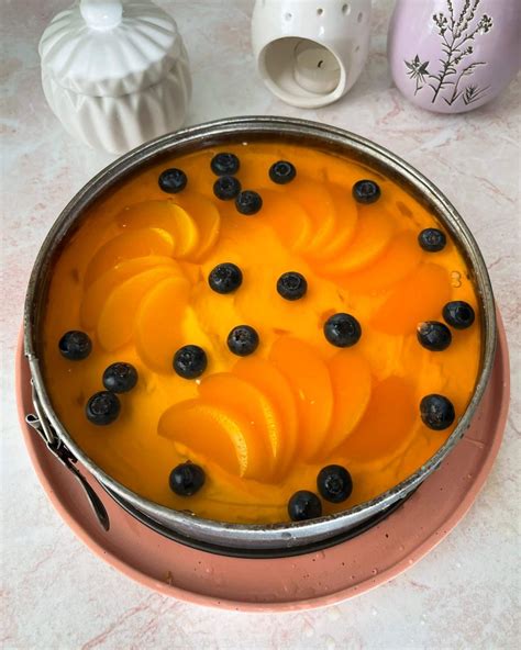 Nekeptas obuolių ir sausainių tortas su marmeladiniais salainiais