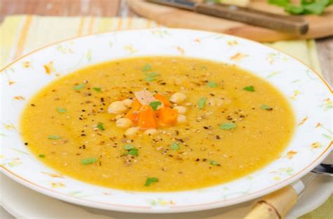 Gaivi avinžirnių sriuba su citrinomis ir sezamų pasta