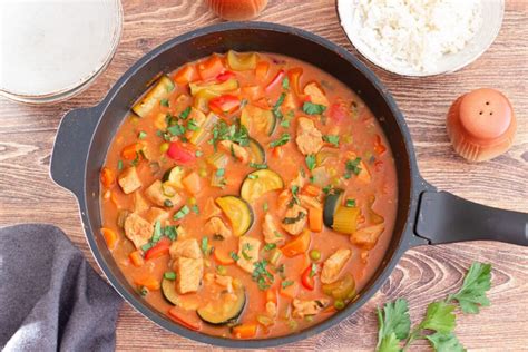 Lašišos troškinys puode su daržovėmis