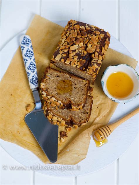 Sudedamosios dalys kekso su bananais ir riešutų sviestu