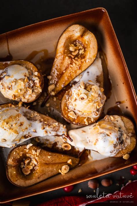 Keptos kriaušės su cinamonu ir riešutais