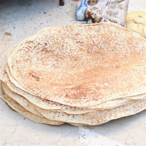 Plona Markouk duona kepama ant saj plokštės