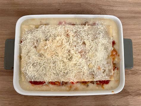 sluoksniuota lazanija kepimo formoje