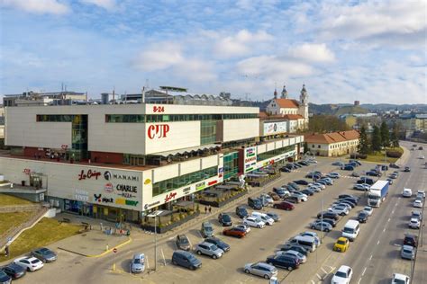 CUP prekybos centro eksterjeras su terasomis, iš kurių atsiveria miesto panorama
