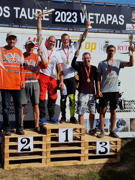 „Kačergės vingio“ komanda ir gamykla