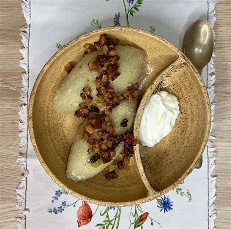 Įvairių cepelinų padažų pasirinkimai