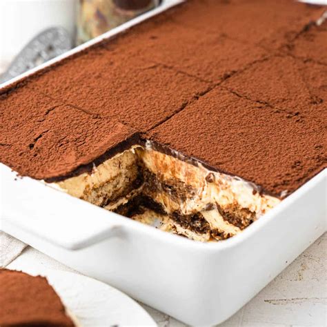Tiramisu ingredientų koliažas