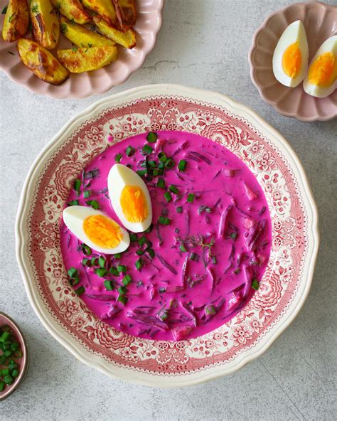 Šaltibarščių ingredientai ir paruošta sriuba