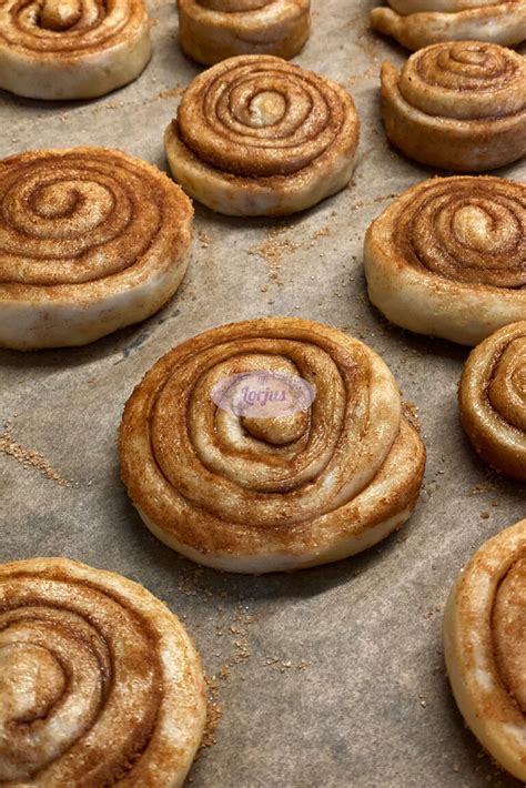 Pastéis de Nata su cinamonu ir cukraus pudra