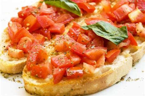 Bruschetta su pomidorais ir bazilikais