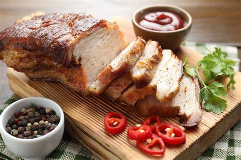 Lentelė su kiaulienos kepsnio ingredientų alternatyvomis