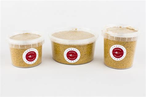 Įvairūs chmeli-suneli prieskonių komponentai