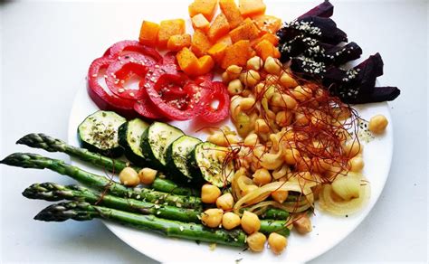 Nuotrauka: Avinžirniai su garuose virtomis ir keptomis daržovėmis